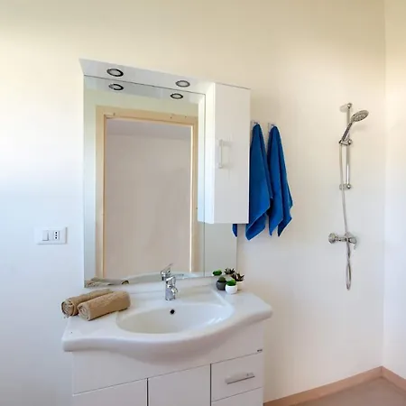 Donna By Villa San Vito dei Normanni