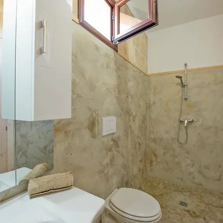 Donna By Villa San Vito dei Normanni