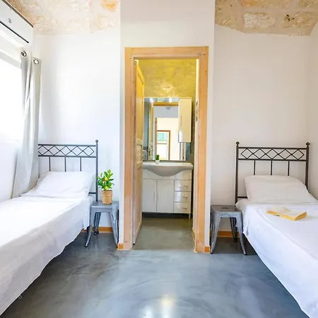 Donna By Villa San Vito dei Normanni