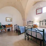 Donna By Villa San Vito dei Normanni