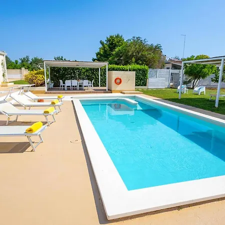 Donna By Villa San Vito dei Normanni