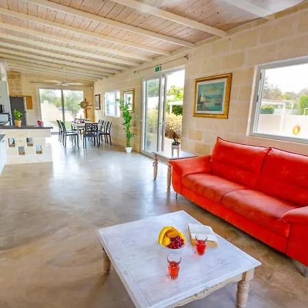 Donna By San Vito dei Normanni