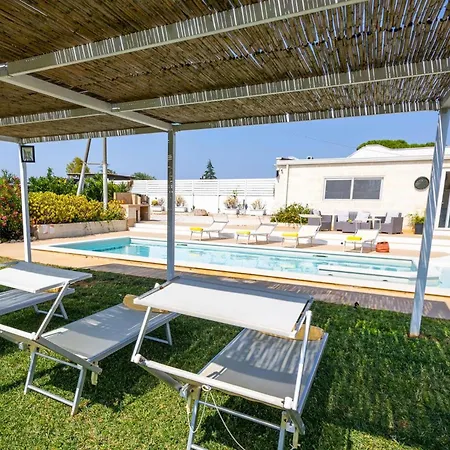 Donna By * סן ויטו דיי נורמני