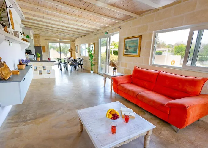 Donna By 산비토데이노르만니